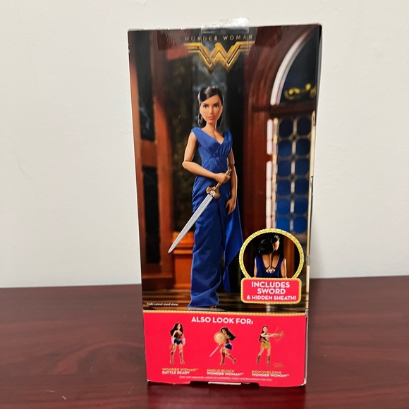 Wonder Woman - Picture 4 of 6